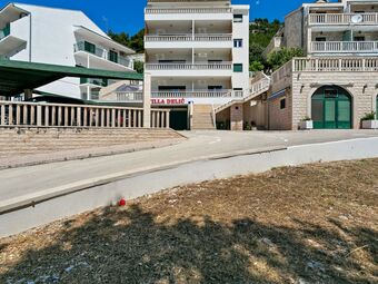 Boutique Apartment In Drvenik With Balcony