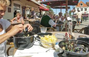 Five-bedroom Holiday Home In Eede