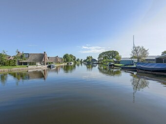 Modern Water Cottage With Microwave, In The Sneekermeer Area