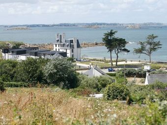Cozy Apartment At The Beach, Along A Stunning Rocky Shore