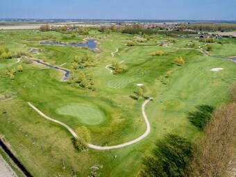 Sustainably Built, 2 Bathroom Bungalow, In 2 Nature Reserves