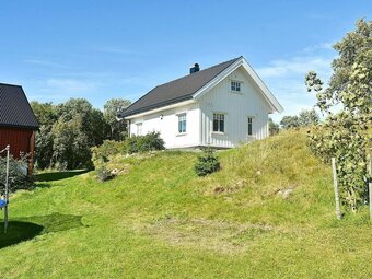 5 Person Holiday Home In Oksvoll