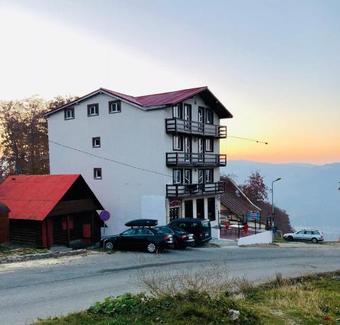 Hostal Pensiunea White House