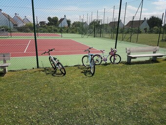 Cozy Cottage With Terrace, Not Far From De Panne