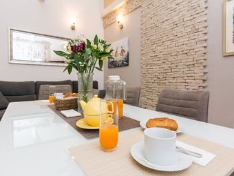 Lovely Holiday Home With Beautiful Garden, Private Pool, Jacuzzi, Terrace, Bbq