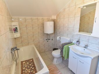 Serene Holiday Home In Veli I? With Fenced Garden