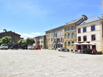 Charming Nest Cozy, Romantic, Very Comfortable, On A Square Of Torgny