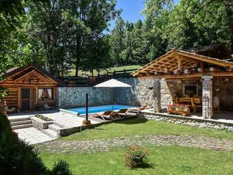 Amazing Chalet In The Middle Of Intact Nature, Private Pool, Sauna, Garden, Bbq