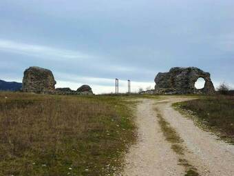 House With 2 Bedrooms In Cercepiccola, With Wonderful Mountain View And Furnished Terrace - 40 Km From The Slopes