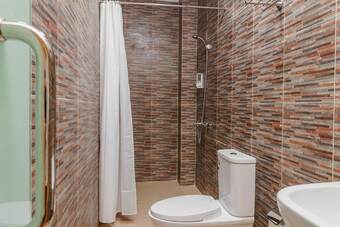 Hotel Reddoorz Plus Near Soekarno Hatta Airport 2