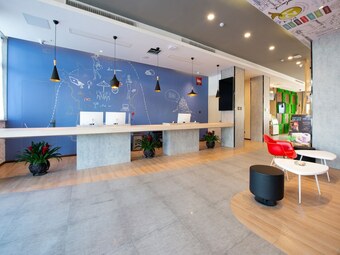 Ibis Guanyun Kowloon Port Water Street Hotel