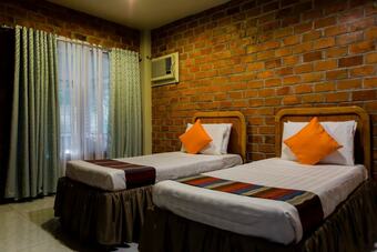 Hotel Malagos Garden Resort