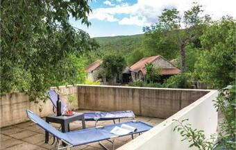 Two-bedroom Holiday Home In Slivno