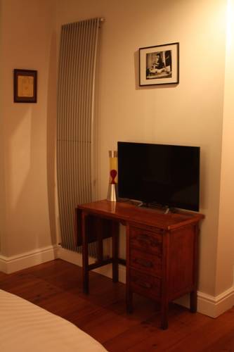 Bed & Breakfast De Buitenmuur Guest House At Epoch Museum Of Popular Culture