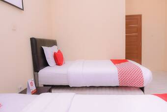 Hostal Oyo 884 Rumoh Pmi Hotel