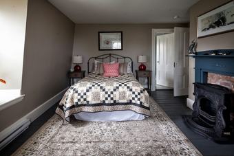 Maplehurst Manor Bed And Breakfast