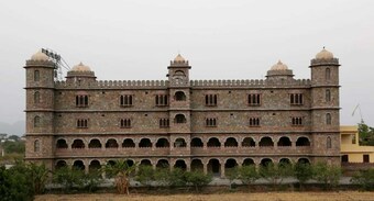 Hotel Indraprasth Heritage Resort