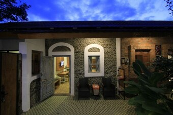 Bed & Breakfast Ndalem Bebekan Guesthouse