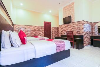 Hostal Oyo 1117 New Garuda Hotel