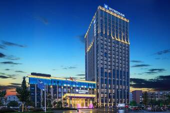 Hotel Wyndham Taixing Downtown