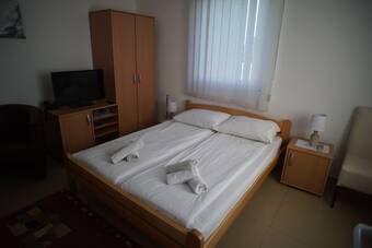 Hotel Guesthouse Royal II