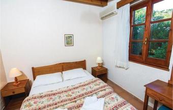 Three-bedroom Holiday Home In Miliou Paphos