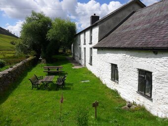 Hostal Dolgoch Hostel