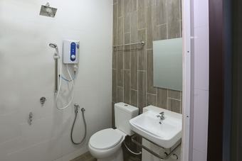 Oyo 89859 Pp Traveller's Hotel