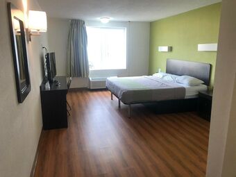 Hotel Shadeland Inn Indianapolis