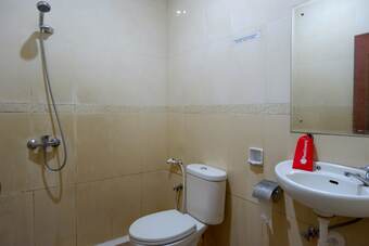 Hotel Reddoorz Near Monumen Habibi Ainun