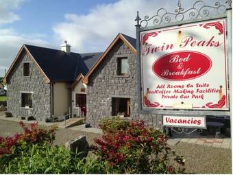 Hostal Twin Peaks B&B