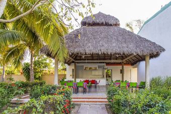 Capital O Hotel Parotas