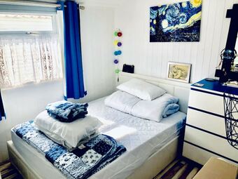 Remarkable 2-bed Cabin For Hire!