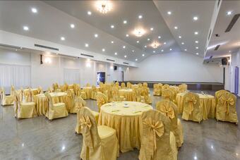 Hotel Confident Amoon - The Glamour Spa And Resort