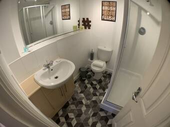 Harpers Brook  5 Bedrooms Tv Netflix