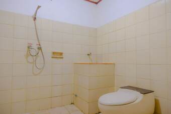 Hostal Spot On 2638 Hotel Raya