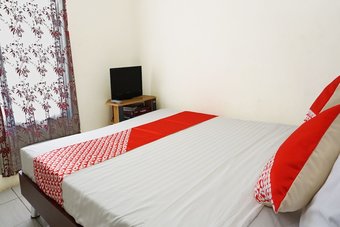 Hostal Oyo 2860 The Castury Homestay Syariah