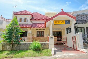 Hostal Spot On 2749 Tiga Sinar Residence