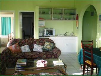 Hostal Crystal Heights Guest House