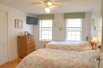 Bed & Breakfast Blackberry River Inn