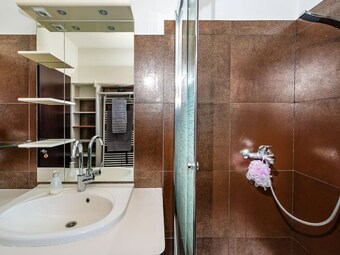 Delightful Apartment In Radovin With Garden