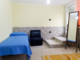 Pleasant Holiday Home In Mondragone With Garden