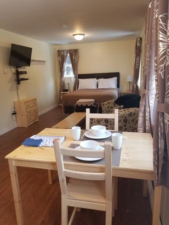 Mountainside Hideaway Cottage & Suites