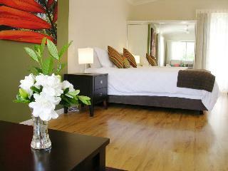 Hotel Camelot Cottages And B&B