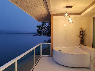 Hotel Raya Buri Resort