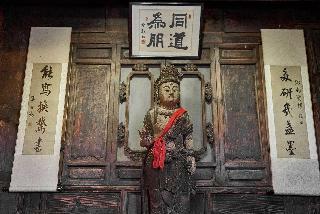 Hotel Shaxi Old Theatre Inn