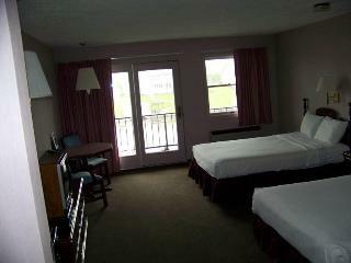 Hotel Fleetwood Inn & Suites