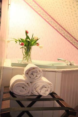 Hotel Christopher Place, An Intimate Resort