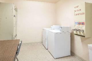 Hotel Super 8 By Wyndham St. Regis