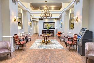 Hotel The Roslyn Tapestry Collection By Hilton